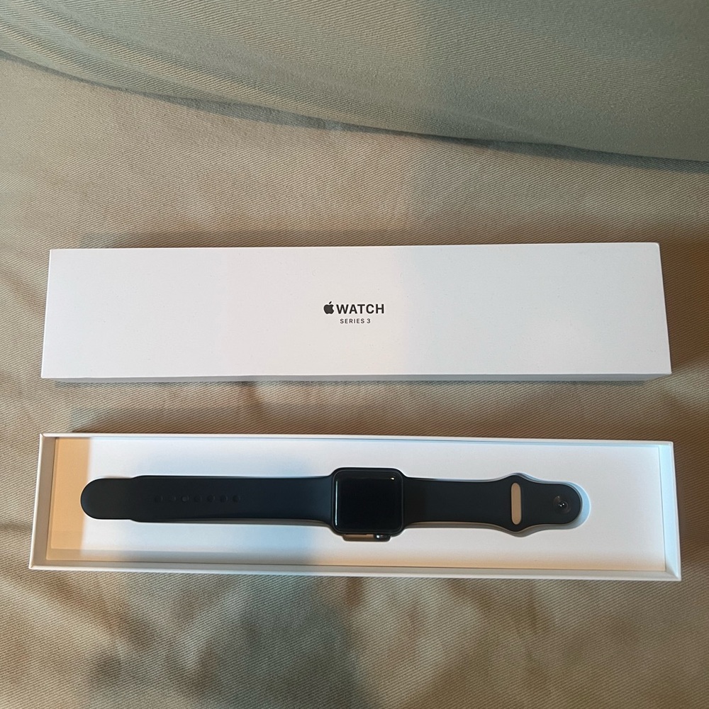 Series 3 Apple Watch - black 38mm